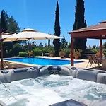 וילה Unidera